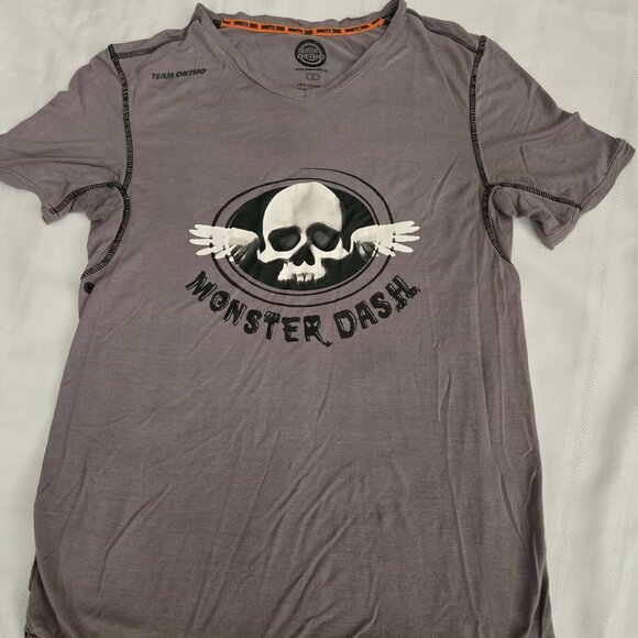 Men's Size Small Monster Dash Graphic V-Neck Short Sleeve Tee - Picture 7 of 7